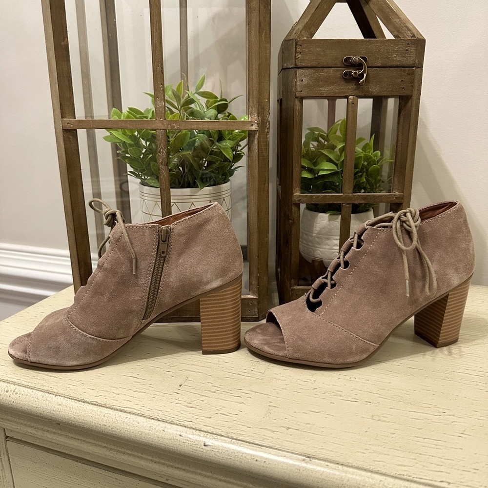 Susina Taupe Suede Lace Bootie size 9.5